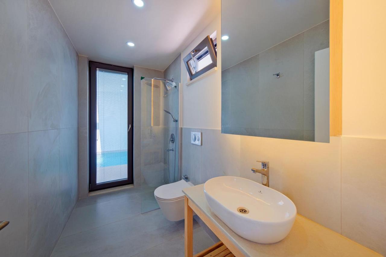 Villa Neo With 2 Private Pools, Bbq, Jacuzzi And Sauna Фетие Екстериор снимка