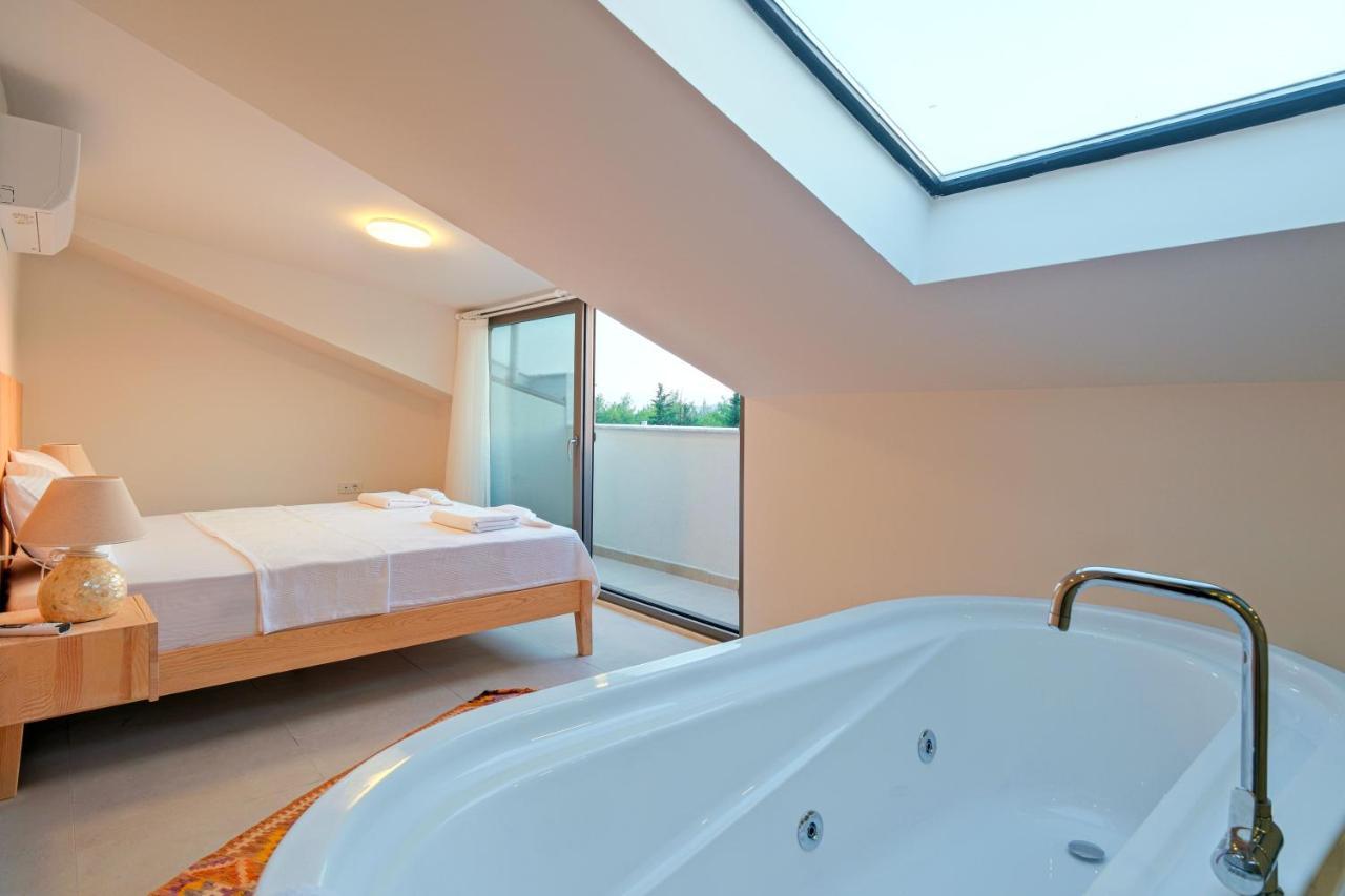 Villa Neo With 2 Private Pools, Bbq, Jacuzzi And Sauna Фетие Екстериор снимка