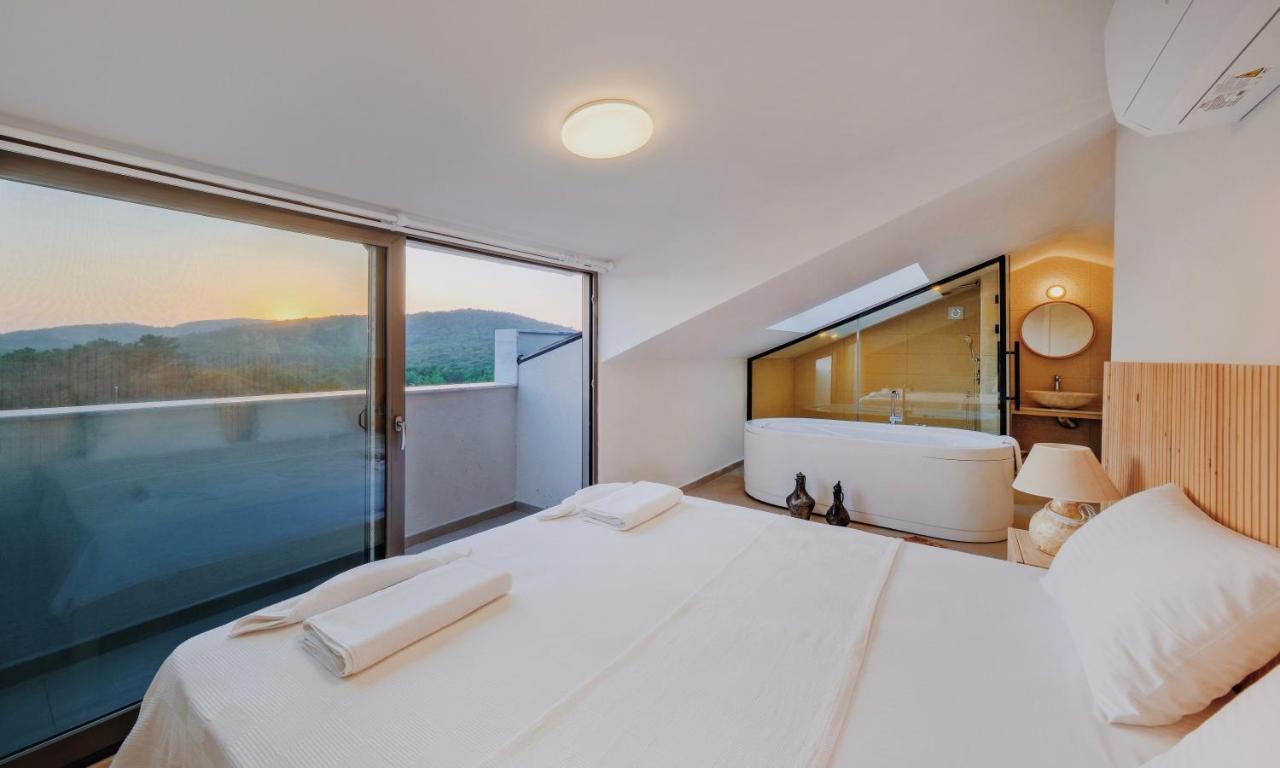 Villa Neo With 2 Private Pools, Bbq, Jacuzzi And Sauna Фетие Екстериор снимка