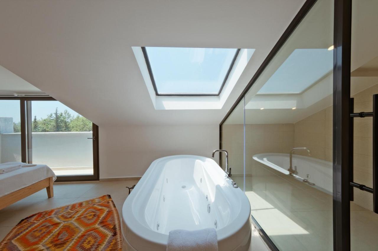 Villa Neo With 2 Private Pools, Bbq, Jacuzzi And Sauna Фетие Екстериор снимка